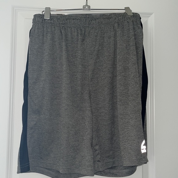 REEBOK RUNNING SHORTS - Picture 3 of 4